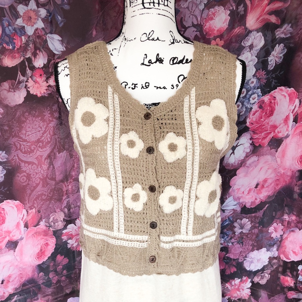 Crochet vest knit floral boho khaki cream flower  short top - Picture 7 of 11